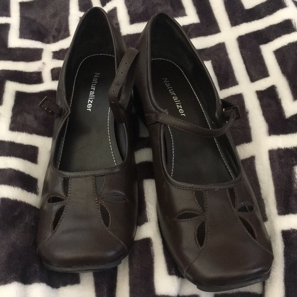 Naturalizer brown shoes size 9